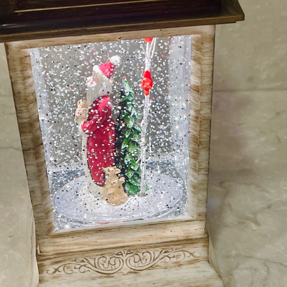 NWT Christmas Snow Globe, Lighted Water Lantern, Santa, Christmas decor, gift! - Picture 6 of 10